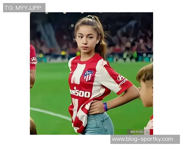 苏亚雷斯分享温馨圣诞合照女儿成焦点祝大家节日快乐